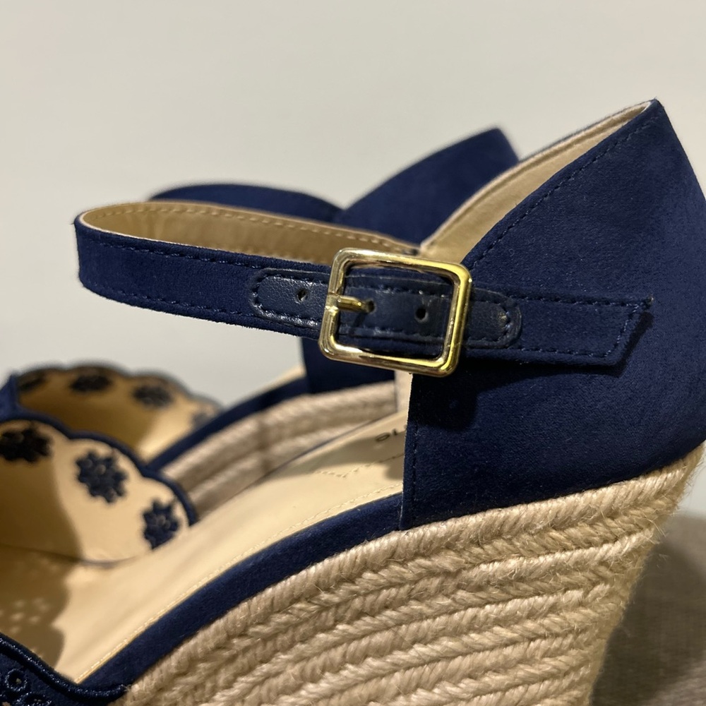 Liz Claiborne Elegant Navy Blue Women's Shoes - Picture 6 of 9